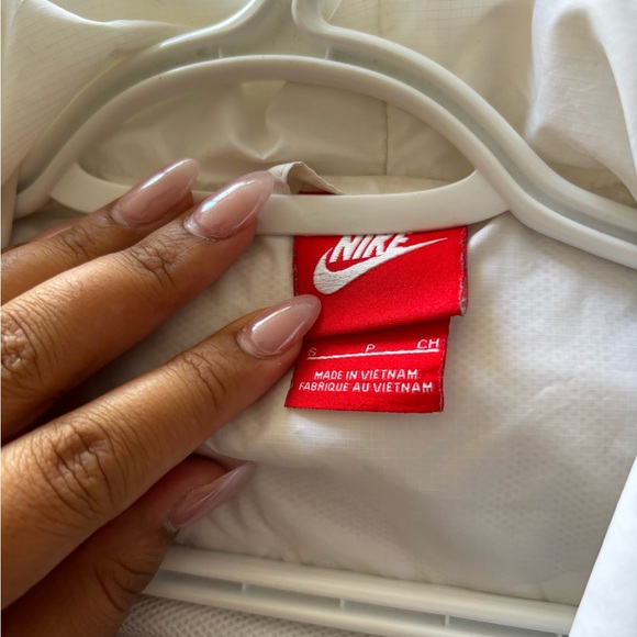 Nike Windbreaker - Picture 3 of 4